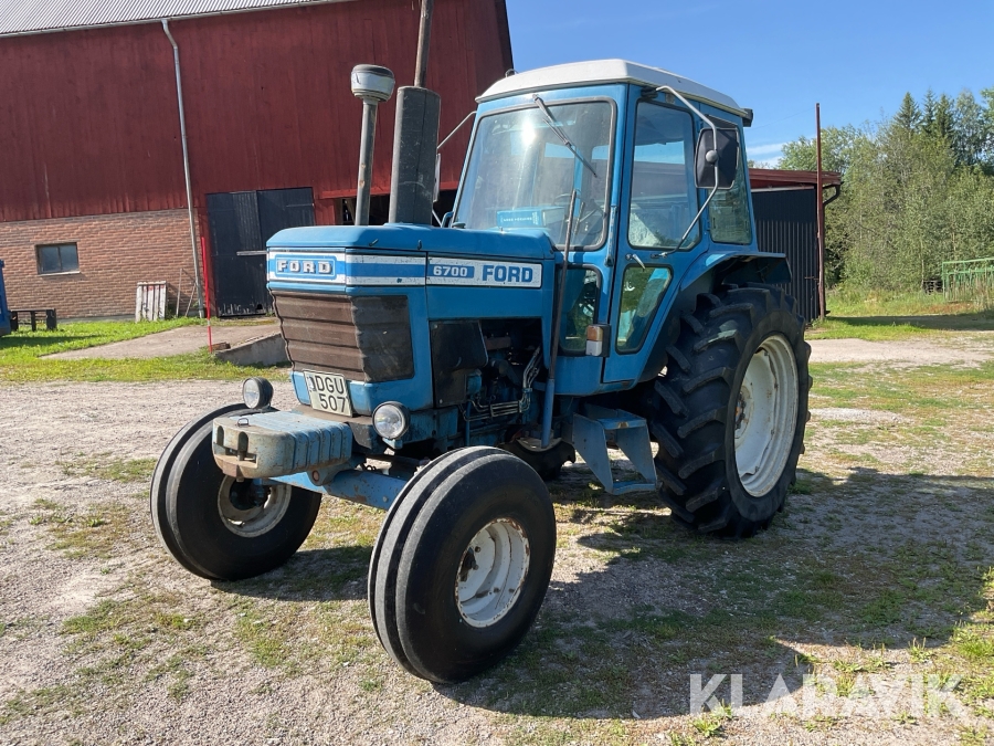 Traktor Ford 6700