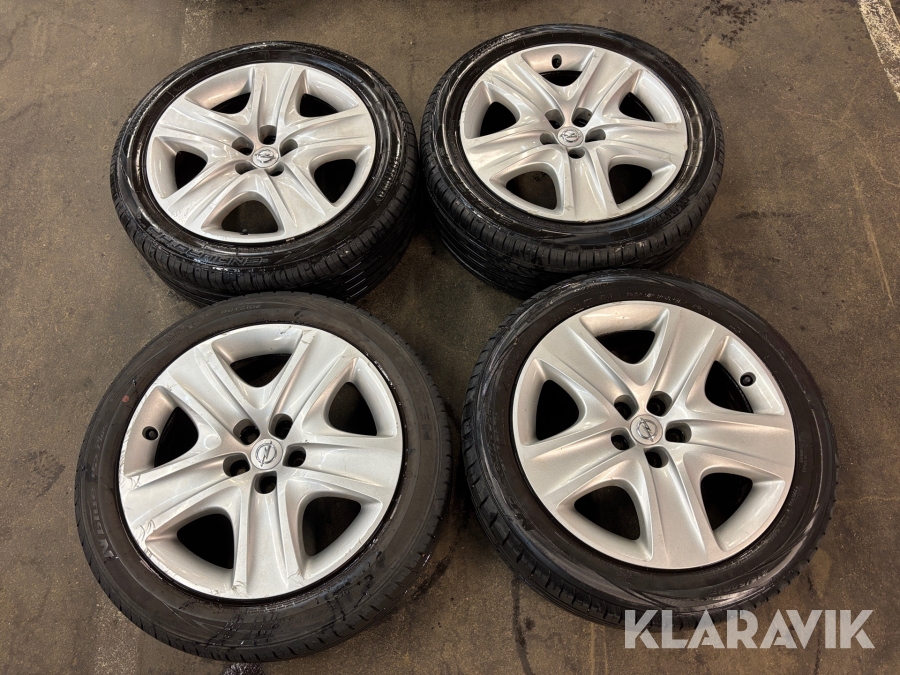 Däck med fälg Opel 215/50-17 4st