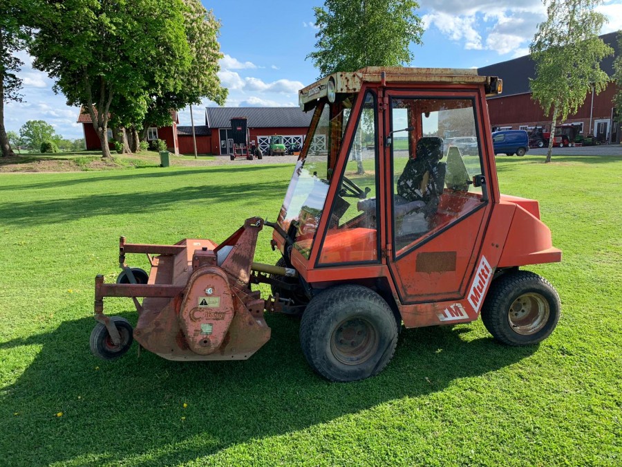Redskapsbärare med slaghack Bucher TM Multi