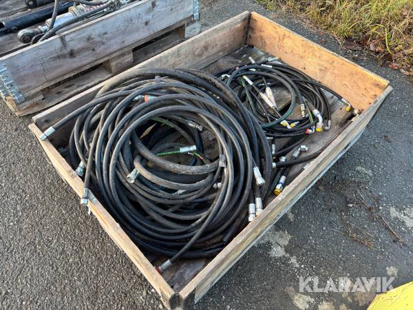 Parti med hydraulslangar