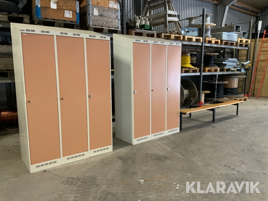 Omklädningsskåp Sonesson 2 st inkl bänkar