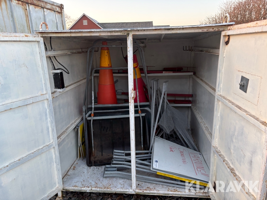 Förrådscontainer med inventarier