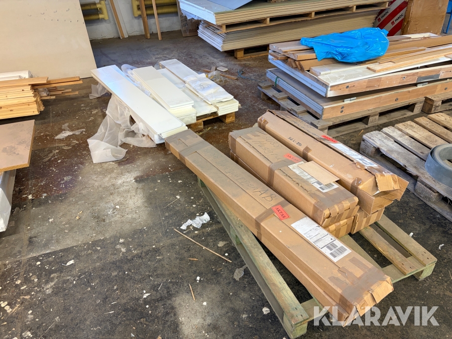 Fönsterbänkar olika längder.