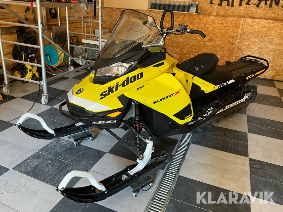 Snöskoter Ski-Doo Summit X 154 850 E-Tec
