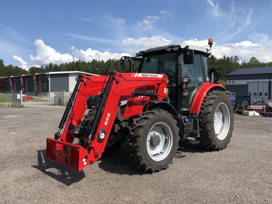 Traktor Massey Ferguson 5712 SL med lastare