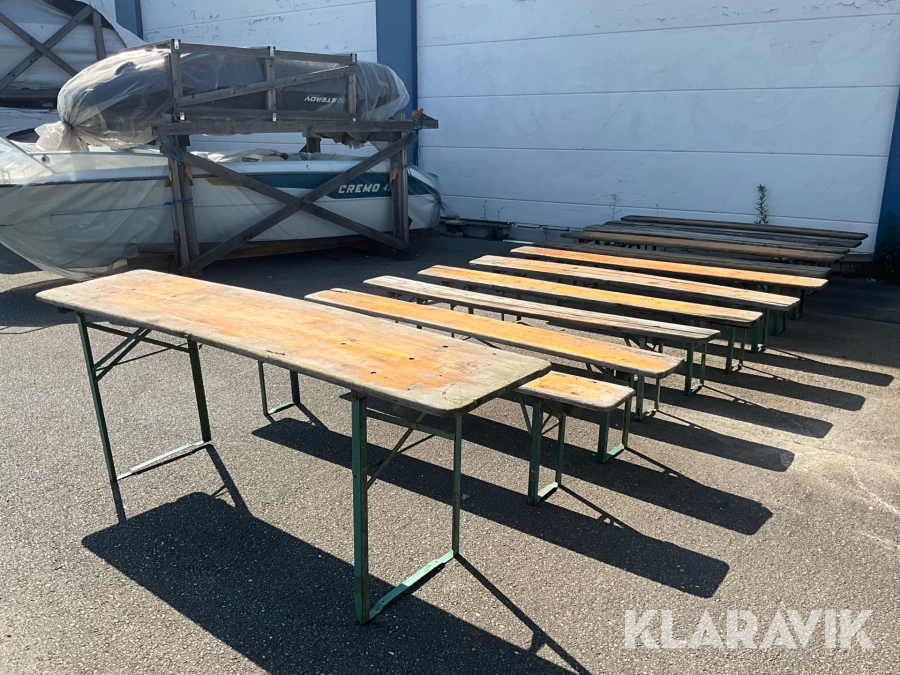 Bord med bänkar