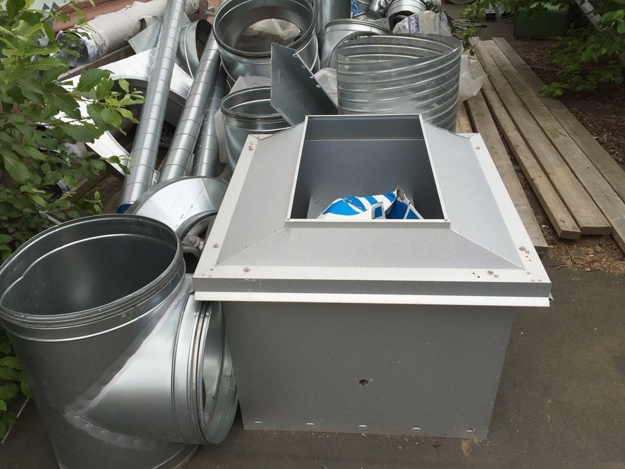 Ett parti Ventilationstillbehör