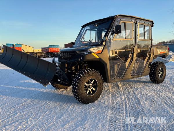 UTV Polaris Ranger Crew 6 sits