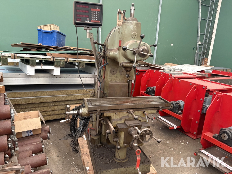 Fräs med digital skala Zbrojovka