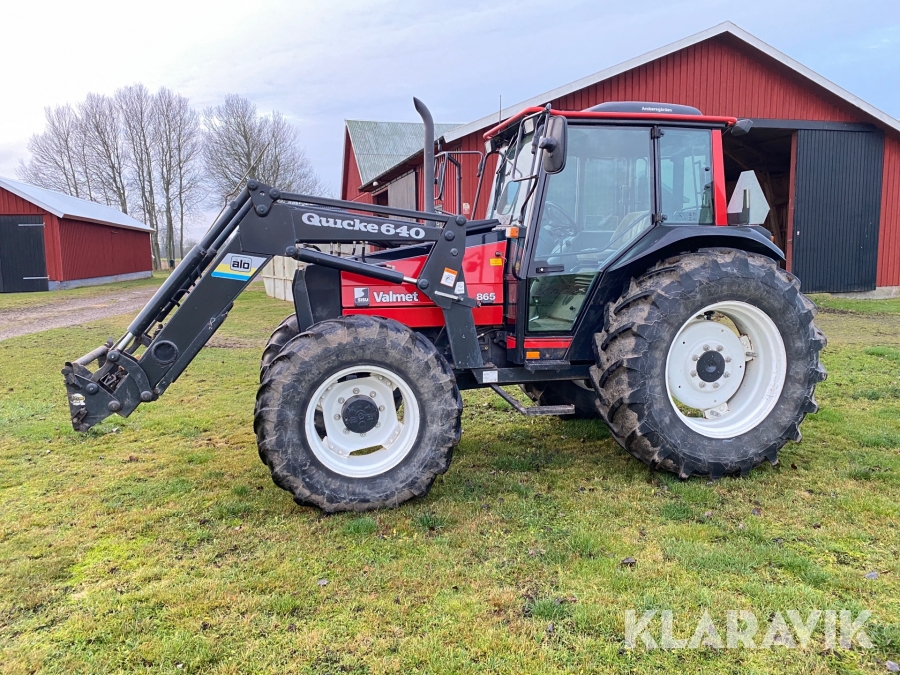 Traktor Valmet 865-4 med många tillbehör