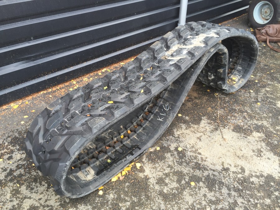 Gummilarv till bandmaskin