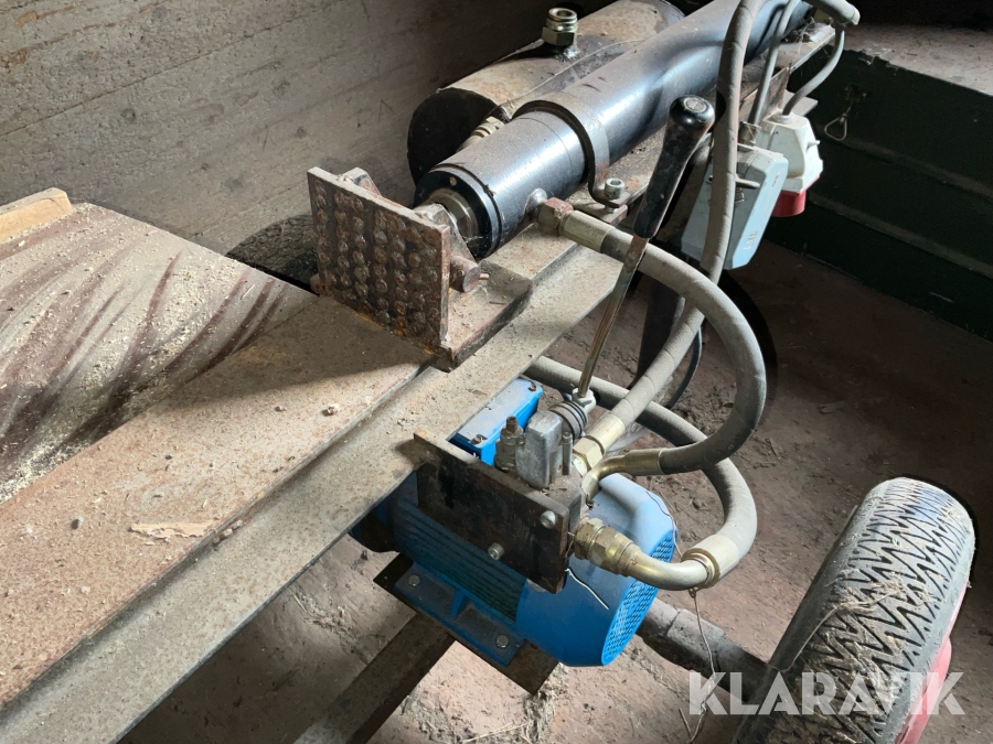 Vedkap, vedklyv och transportör