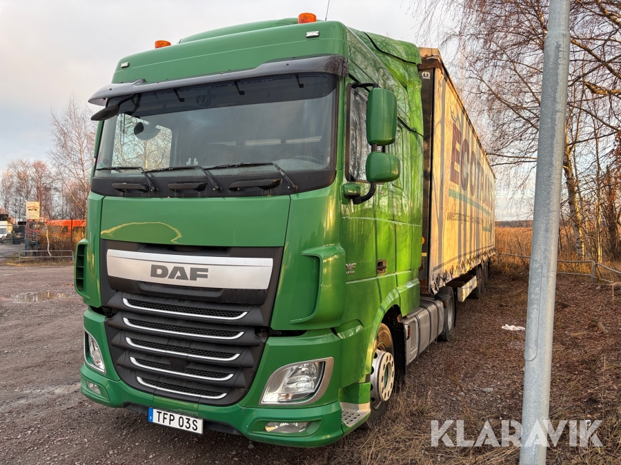 Dragbil DAF XF 440 FT med släp