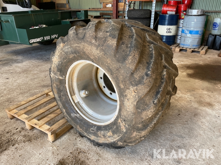 Skogsdäck på fälg Trelleborg Twin 428