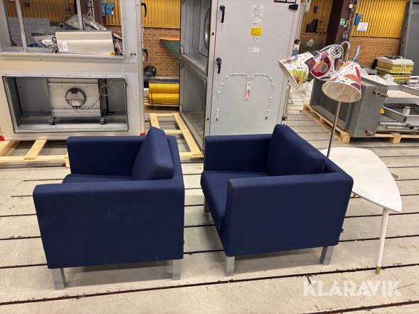 Fåtöljer bord och lampa Kinnarps