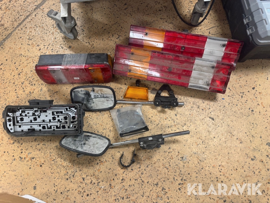 Diverse belysning och speglar