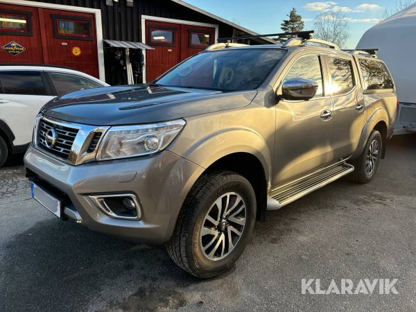 Pickup Nissan Navara med kåpa