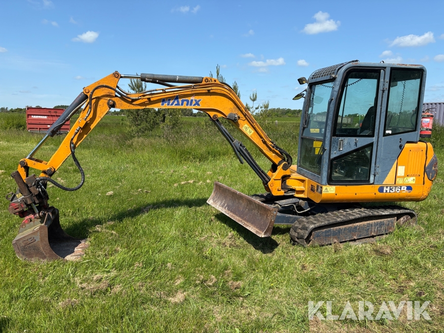 Grävmaskin Hanix H36B med tilthuvud hammare och skopor