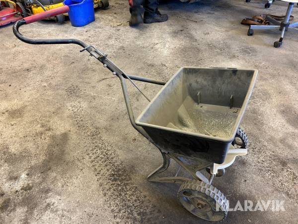 Gödningsspridare gräsmattor True temper SB2000