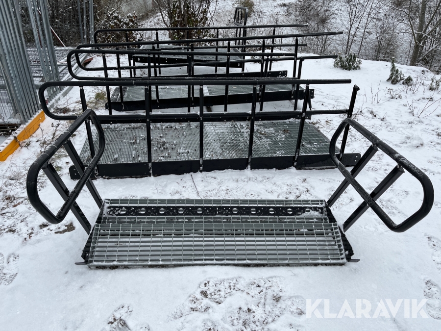 Ramp med platå och trappa  