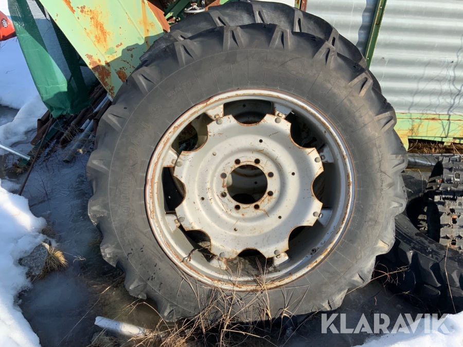 Däck med fälg Continental och Trelleborg 16.9-38 2 st