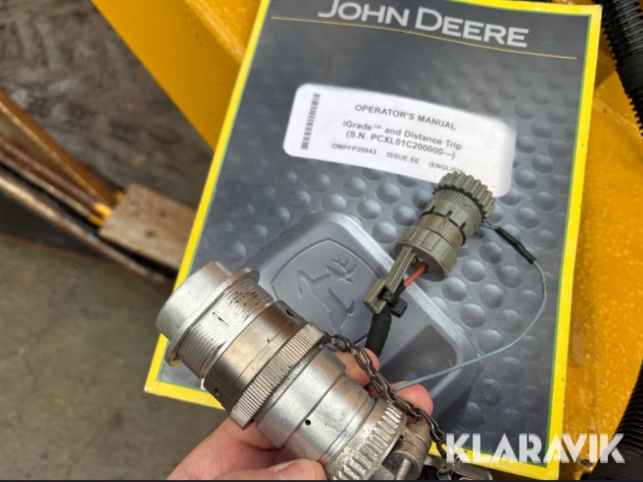 Styrsystem John Deere iGrade med distance trip GPS för dräneringsplogar