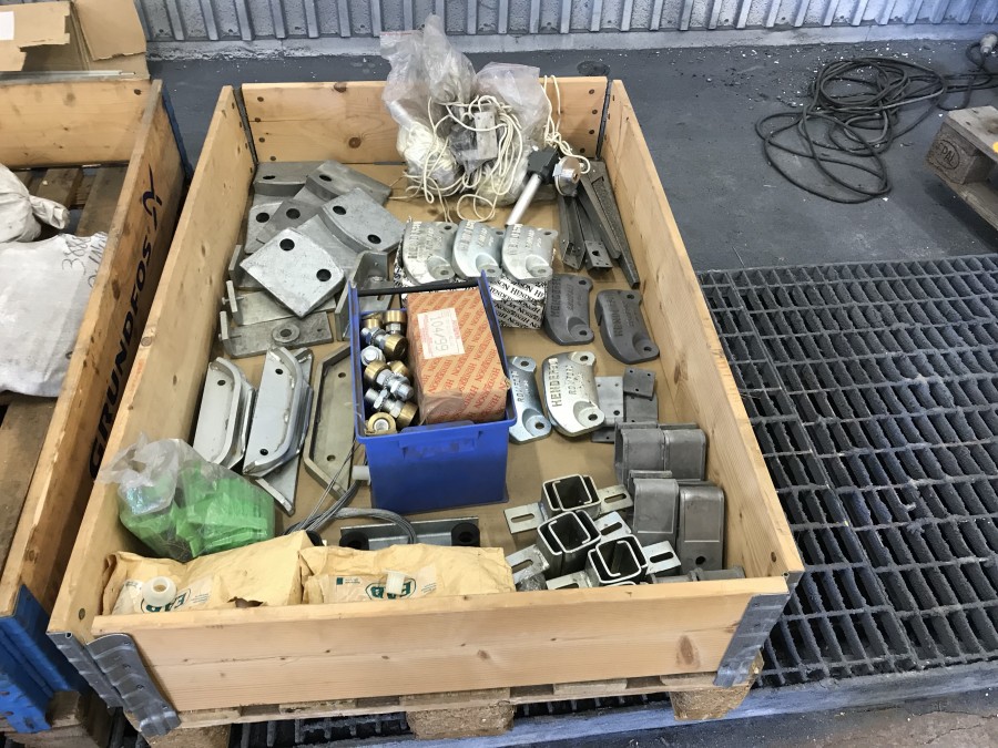 Diverse delar till Henderson-skena