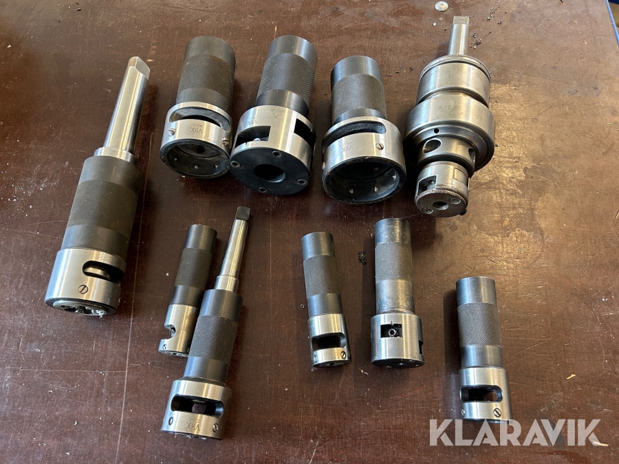 Parti med gängverktyg till svarv