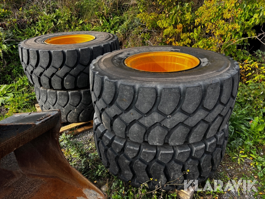 Däck med fälg 20.5R25 4st
