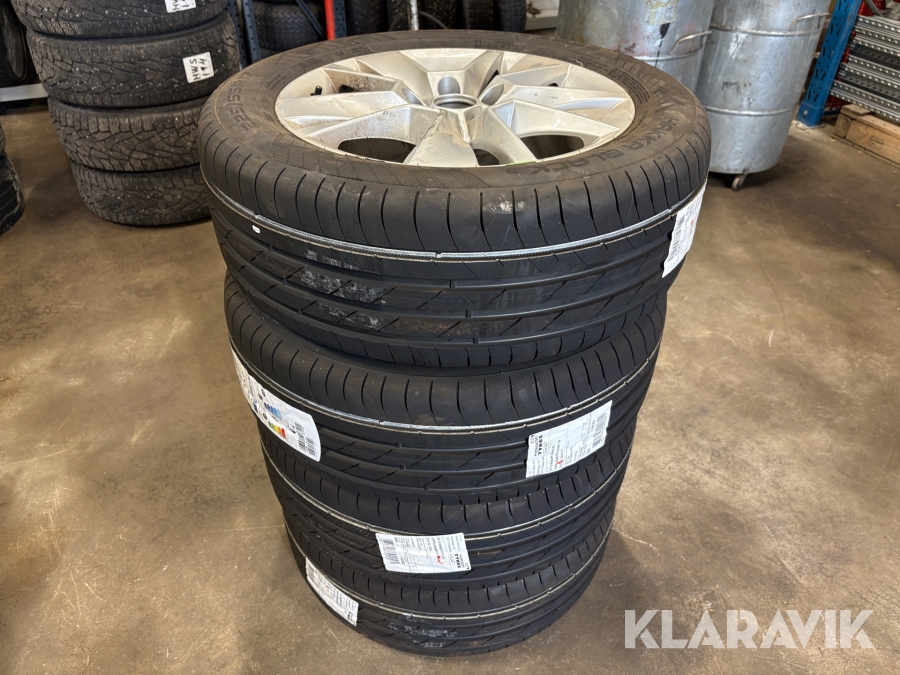 Nya däck på fälg Nokian Hakka Black 3 225/55r17