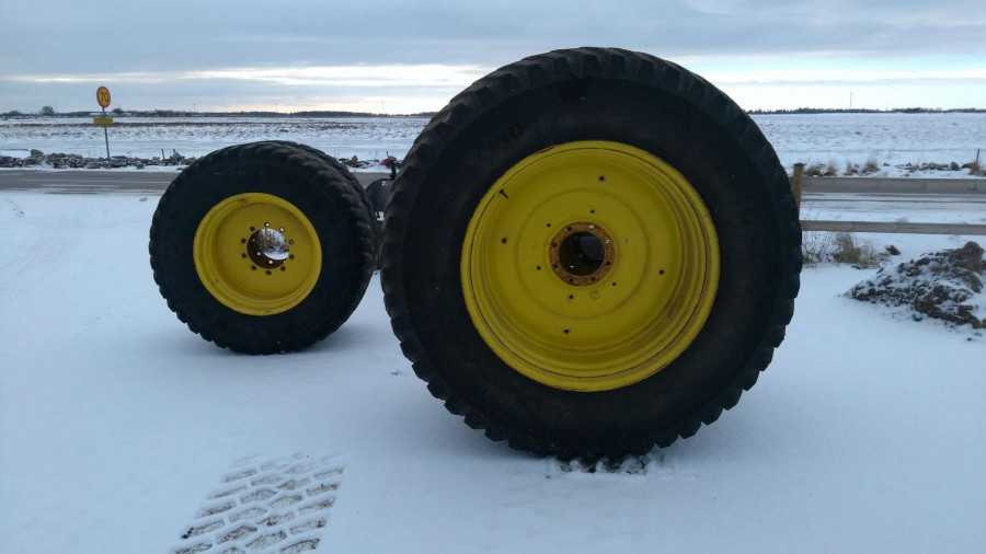 Snödäck / entreprenaddäck till traktor