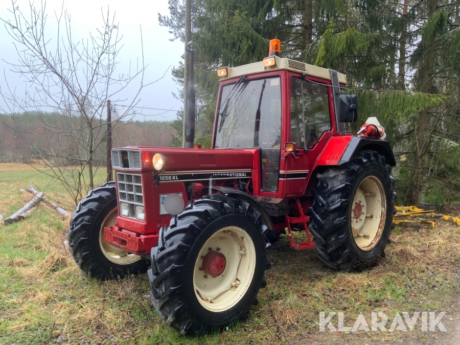 Traktor International 1056XL