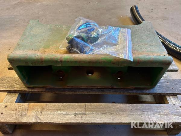 Hållare till frontvikt John Deere 5820