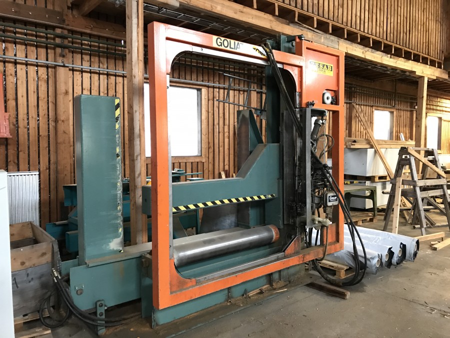 Virkespress med stålbandare