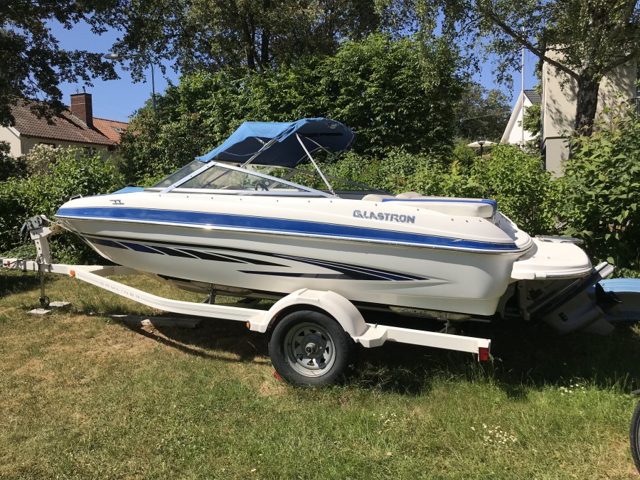 Båt med båtvagn - Glastron