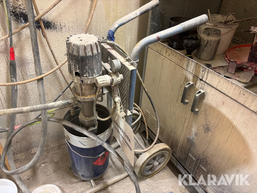 Lackpump på vagn med pistol och slangpaket Kremlin