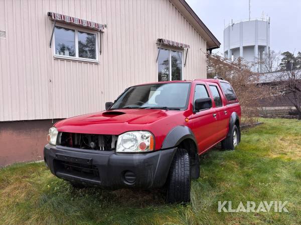 Pickup Nissan D22 2.5 DL 4X4 höger styrd