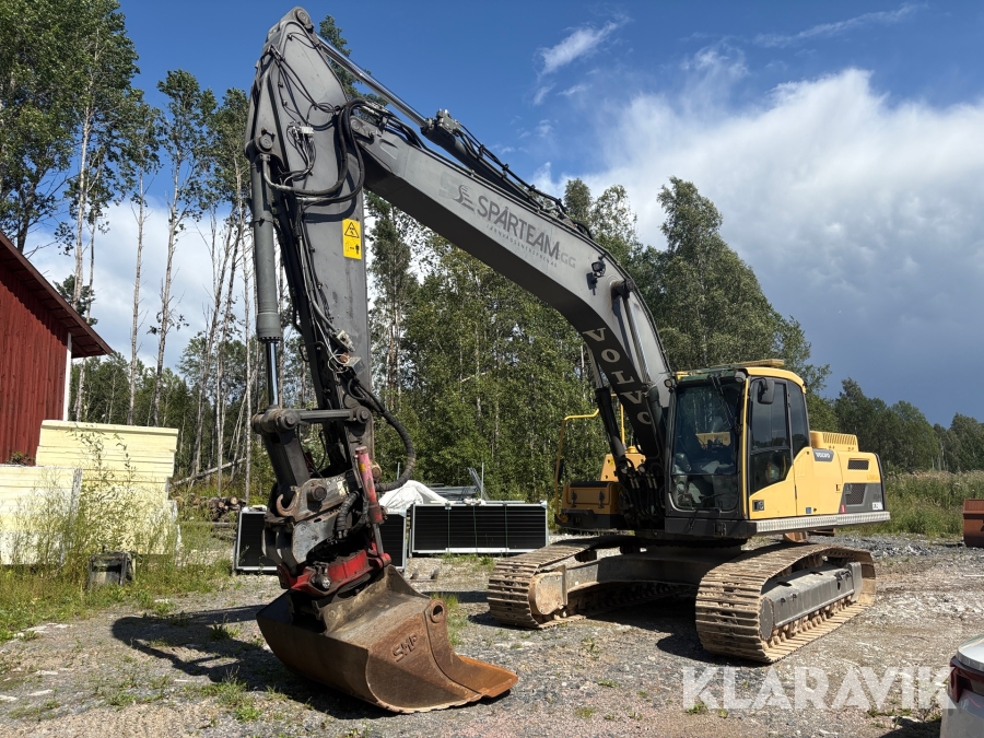 Grävmaskin Volvo EC250DL med redskap
