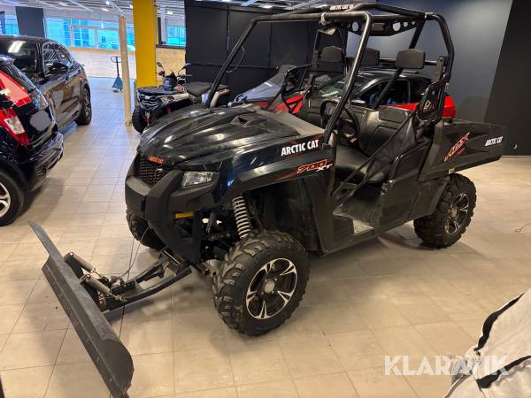 UTV Arctic Cat 700XT HDX med plog och sandspridare