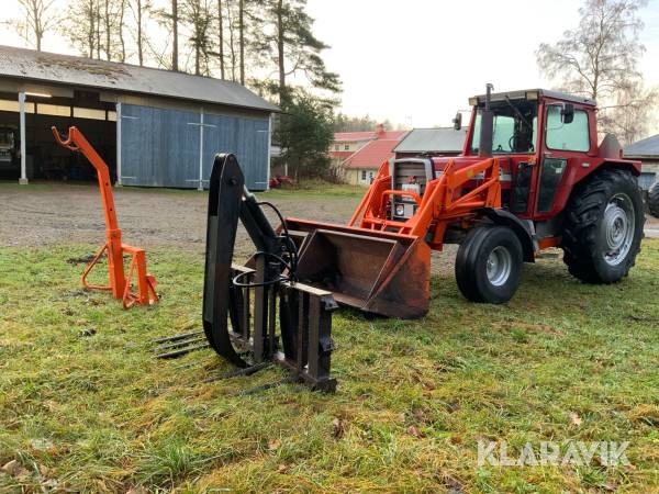 Traktor Massey Ferguson 595 med lastare och flera redskap