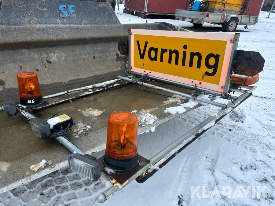 Ramp till förbil varningsskylt med blixtljus