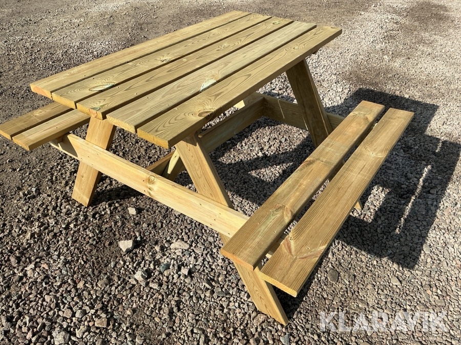 Barnbord med bänk