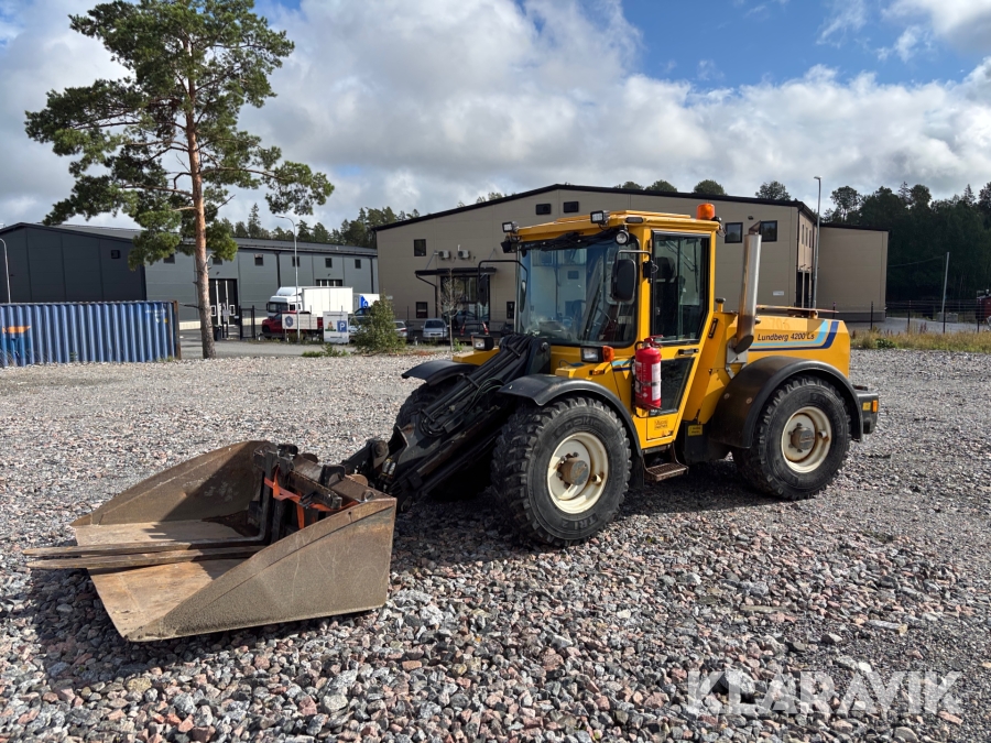 Hjullastare Lundberg 4200 LS.Teleskop med skopa, Vikplog, sandspridare & gafflar