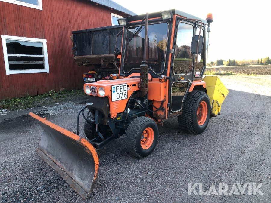 Klaravik Auktioner Redskapsbärare Kubota B7 100 HST 4WD