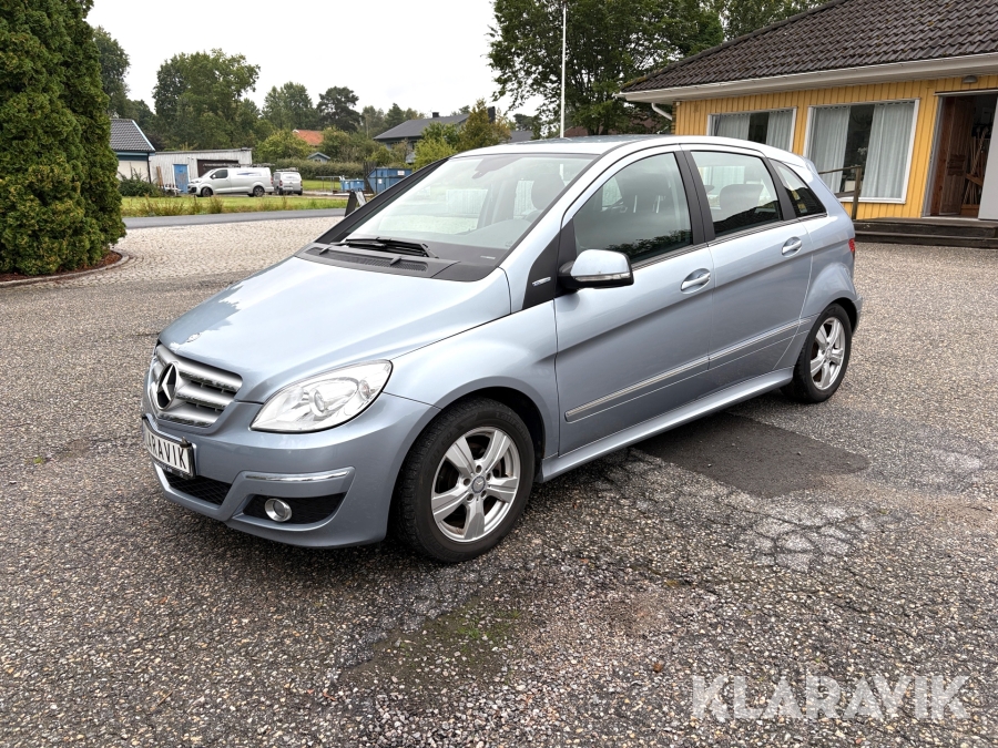Mercedes-Benz B180
