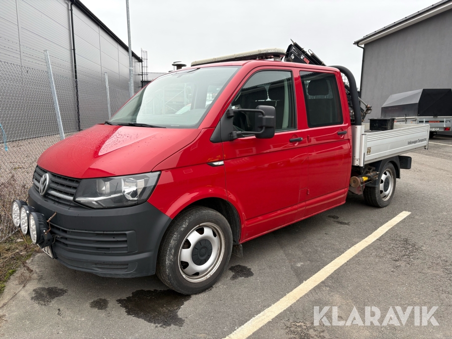 Pickup Volkswagen Transporter med flak & kran