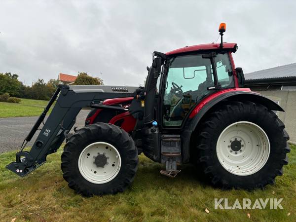 Traktor Valtra N174 med lastare