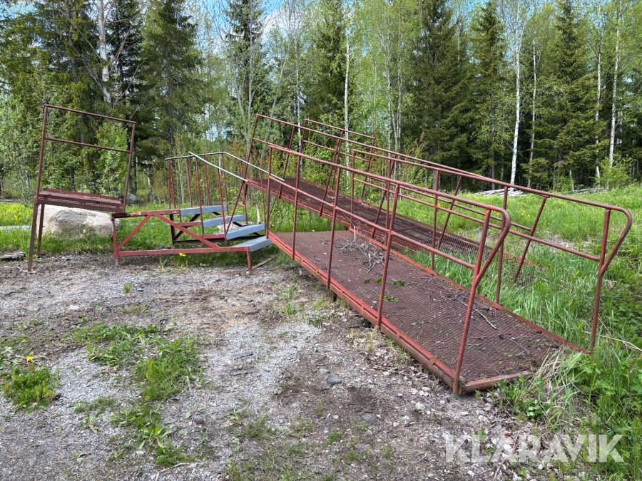 Landgångar och trappa