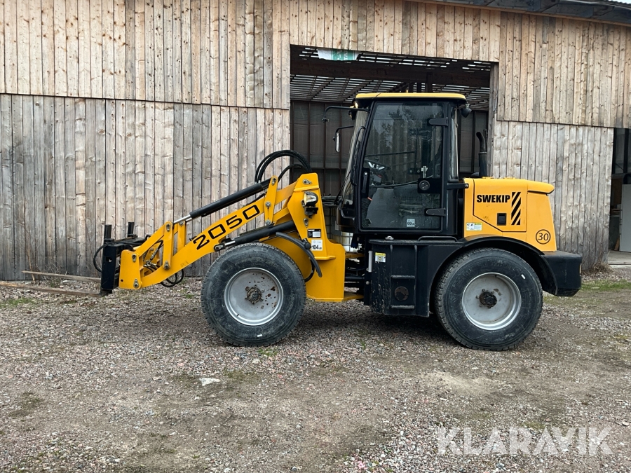 Hjullastare Swekip 2050 med skopa och gafflar