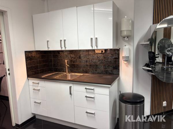 Köksskåp med diskho